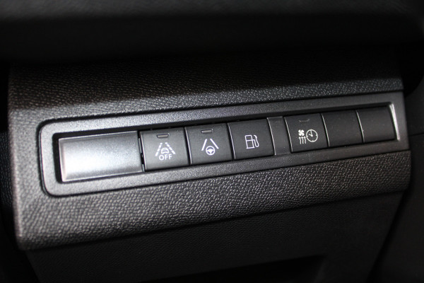 Peugeot 3008 1.6 HYbrid 225 GT | Black Pack | Navigatie 3D | Adaptieve cruise