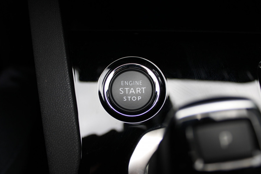 Peugeot 3008 1.6 HYbrid 225 GT | Black Pack | Navigatie 3D | Adaptieve cruise