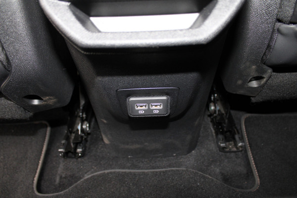 Peugeot 3008 1.6 HYbrid 225 GT | Black Pack | Navigatie 3D | Adaptieve cruise