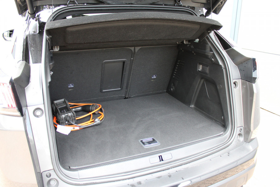 Peugeot 3008 1.6 HYbrid 225 GT | Black Pack | Navigatie 3D | Adaptieve cruise