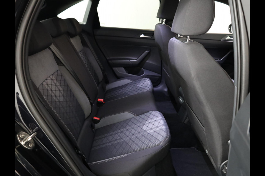 Volkswagen Taigo 1.0 TSI R-Line 115 Pk Private lease vanaf €529,- pm | DSG (Automaat) | Verlengde garantie | 18" LM velgen "Blackstyle pakket | Navigatie via app |