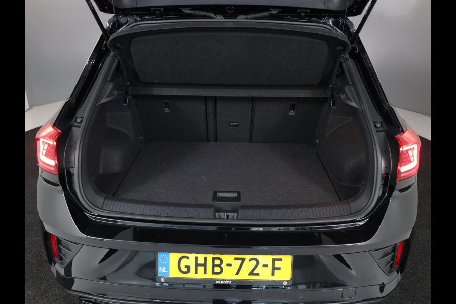 Volkswagen T-Roc 1.5 TSI R-Line 150 PK DSG (Automaat) | Verlengde garantie | Black Style | Panorama dak | LED Matrix koplampen | Adaptieve cruise |