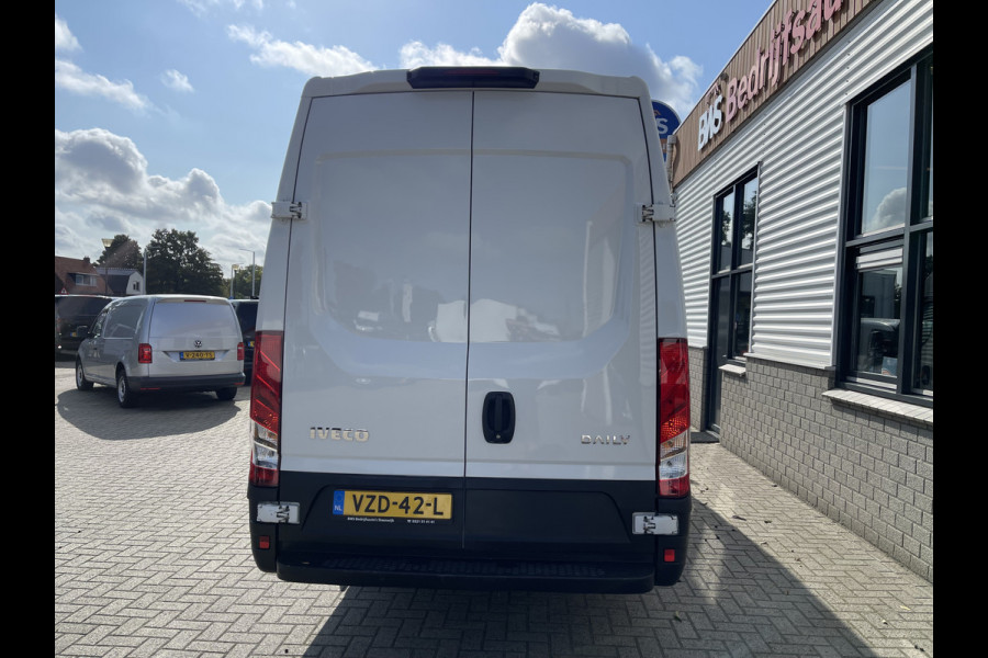 Iveco Daily 35S16V 2.3 410 L4H2 DC 7 persoons / ideaal voor motorsport camper / lease vanaf € 536 / mag 3500 kg trekken / climate control / euro 6 diesel / 270 graden achterdeuren !
