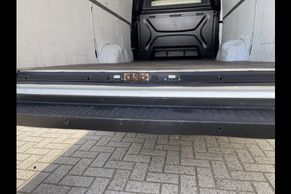 Iveco Daily 35S16V 2.3 410 L4H2 DC 7 persoons / ideaal voor motorsport camper / lease vanaf € 536 / mag 3500 kg trekken / climate control / euro 6 diesel / 270 graden achterdeuren !