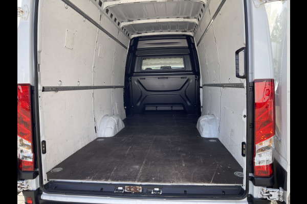 Iveco Daily 35S16V 2.3 410 L4H2 DC 7 persoons / ideaal voor motorsport camper / lease vanaf € 536 / mag 3500 kg trekken / climate control / euro 6 diesel / 270 graden achterdeuren !
