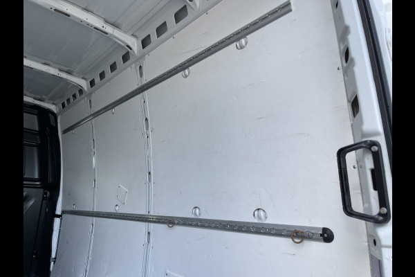 Iveco Daily 35S16V 2.3 410 L4H2 DC 7 persoons / ideaal voor motorsport camper / lease vanaf € 536 / mag 3500 kg trekken / climate control / euro 6 diesel / 270 graden achterdeuren !