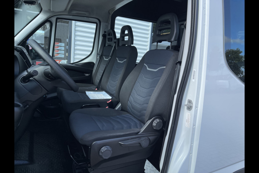 Iveco Daily 35S16V 2.3 410 L4H2 DC 7 persoons / ideaal voor motorsport camper / lease vanaf € 536 / mag 3500 kg trekken / climate control / euro 6 diesel / 270 graden achterdeuren !