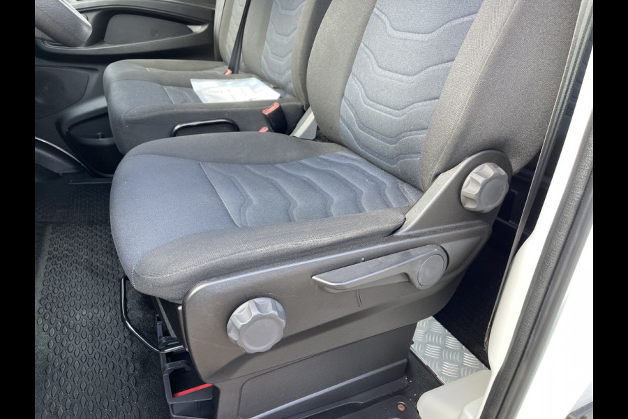 Iveco Daily 35S16V 2.3 410 L4H2 DC 7 persoons / ideaal voor motorsport camper / lease vanaf € 536 / mag 3500 kg trekken / climate control / euro 6 diesel / 270 graden achterdeuren !