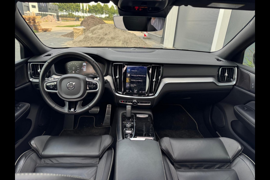 Volvo V60 2.0 T8 TE AWD R-Des. 392pk PANO CR CONTROL NAVI ECC