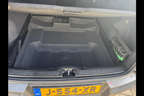 Volvo XC40 1.5 T3 Business Pro 1e Eig. Clima Navigatie Adaptive cruise Carplay Elektrisch klep