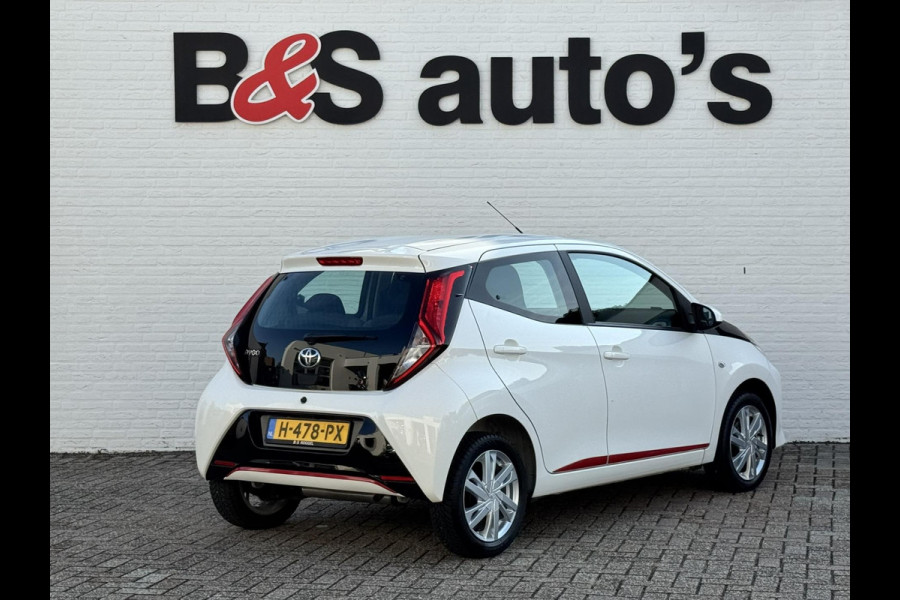 Toyota Aygo 1.0 VVT-i x-play Airco Achteruitrijcamera Apple Carplay / Android Auto Elektrisch bedienbare ramen