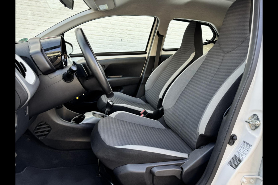 Toyota Aygo 1.0 VVT-i x-play Airco Achteruitrijcamera Apple Carplay / Android Auto Elektrisch bedienbare ramen