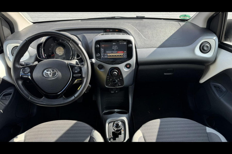Toyota Aygo 1.0 VVT-i x-play Airco Achteruitrijcamera Apple Carplay / Android Auto Elektrisch bedienbare ramen