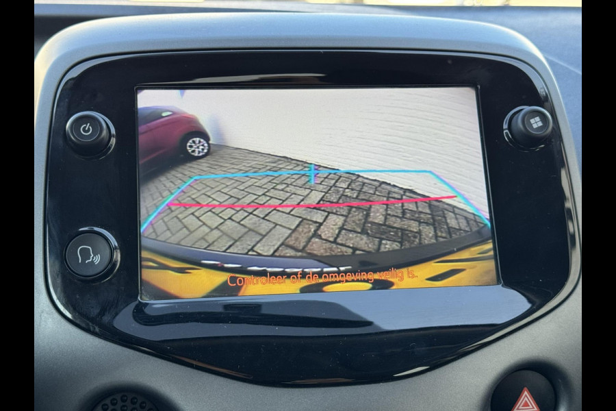 Toyota Aygo 1.0 VVT-i x-play Airco Achteruitrijcamera Apple Carplay / Android Auto Elektrisch bedienbare ramen
