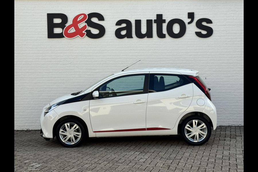 Toyota Aygo 1.0 VVT-i x-play Airco Achteruitrijcamera Apple Carplay / Android Auto Elektrisch bedienbare ramen