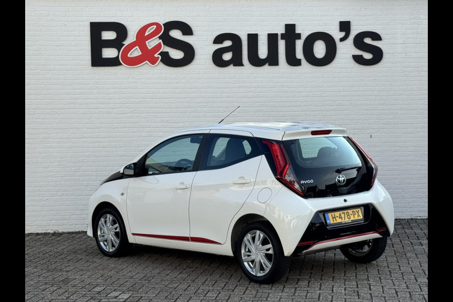 Toyota Aygo 1.0 VVT-i x-play Airco Achteruitrijcamera Apple Carplay / Android Auto Elektrisch bedienbare ramen