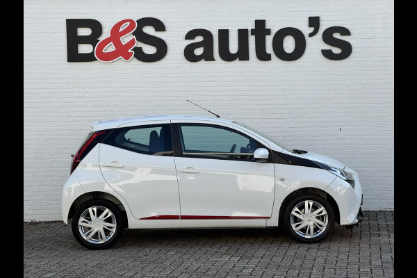 Toyota Aygo 1.0 VVT-i x-play Airco Achteruitrijcamera Apple Carplay / Android Auto Elektrisch bedienbare ramen