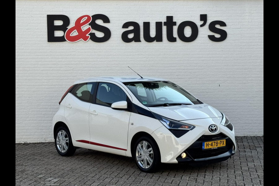 Toyota Aygo 1.0 VVT-i x-play Airco Achteruitrijcamera Apple Carplay / Android Auto Elektrisch bedienbare ramen