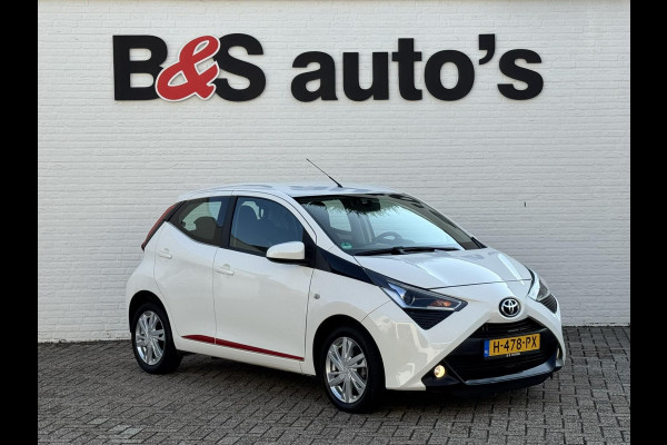 Toyota Aygo 1.0 VVT-i x-play Airco Achteruitrijcamera Apple Carplay / Android Auto Elektrisch bedienbare ramen