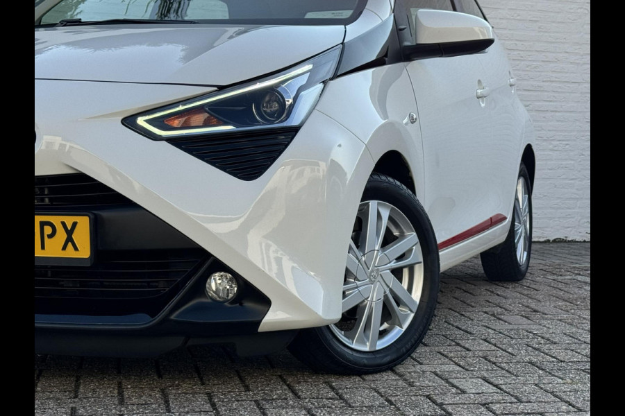 Toyota Aygo 1.0 VVT-i x-play Airco Achteruitrijcamera Apple Carplay / Android Auto Elektrisch bedienbare ramen