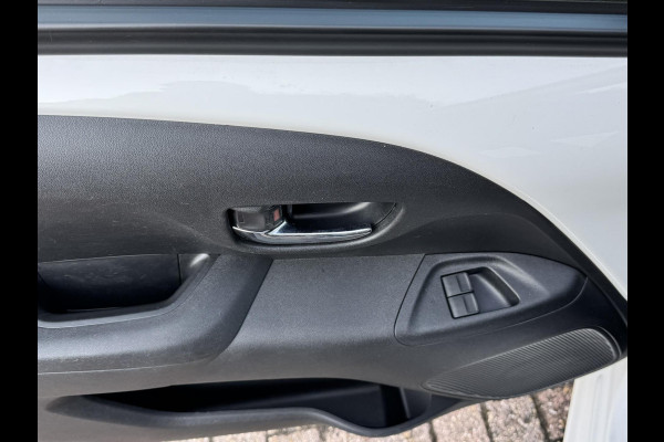Toyota Aygo 1.0 VVT-i x-play Airco Achteruitrijcamera Apple Carplay / Android Auto Elektrisch bedienbare ramen