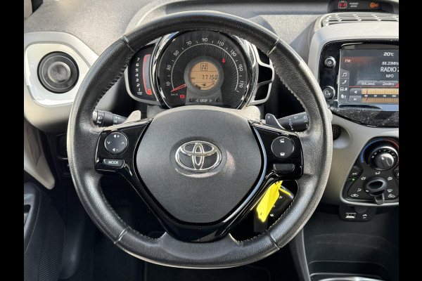 Toyota Aygo 1.0 VVT-i x-play Airco Achteruitrijcamera Apple Carplay / Android Auto Elektrisch bedienbare ramen