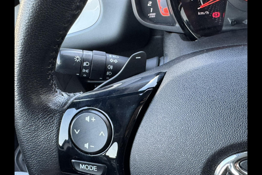 Toyota Aygo 1.0 VVT-i x-play Airco Achteruitrijcamera Apple Carplay / Android Auto Elektrisch bedienbare ramen