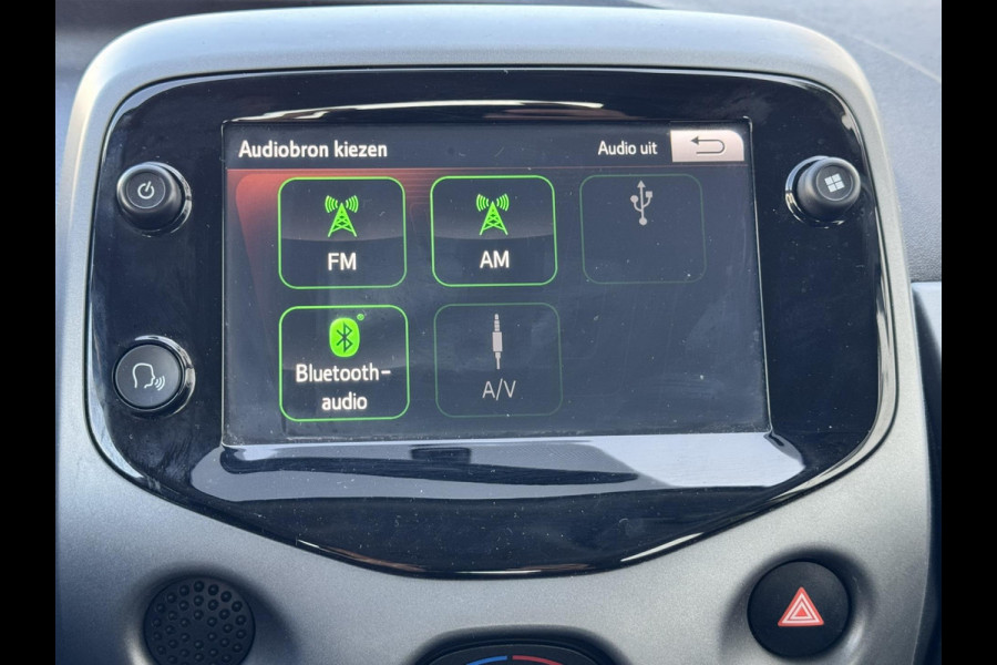 Toyota Aygo 1.0 VVT-i x-play Airco Achteruitrijcamera Apple Carplay / Android Auto Elektrisch bedienbare ramen