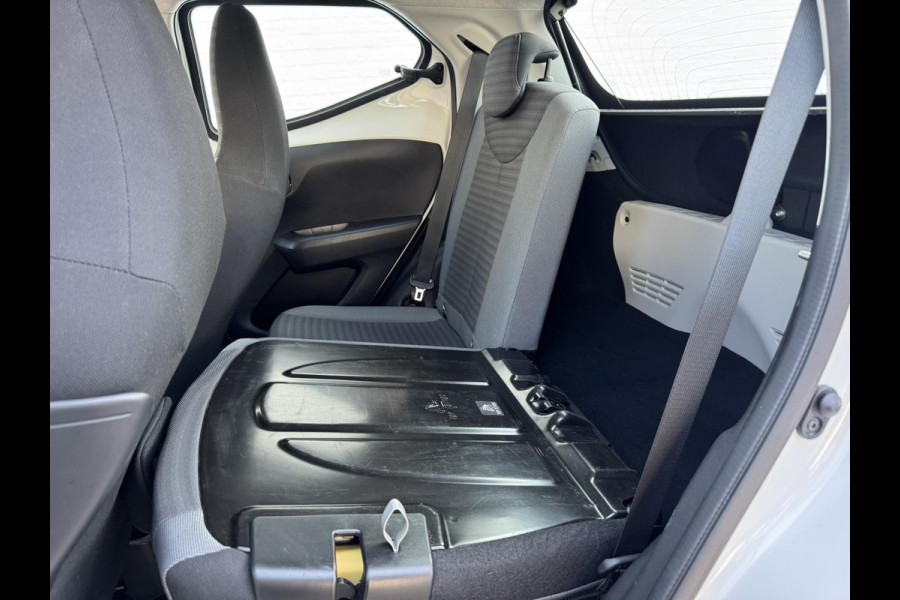 Toyota Aygo 1.0 VVT-i x-play Airco Achteruitrijcamera Apple Carplay / Android Auto Elektrisch bedienbare ramen