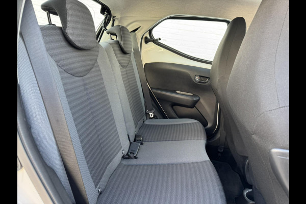 Toyota Aygo 1.0 VVT-i x-play Airco Achteruitrijcamera Apple Carplay / Android Auto Elektrisch bedienbare ramen