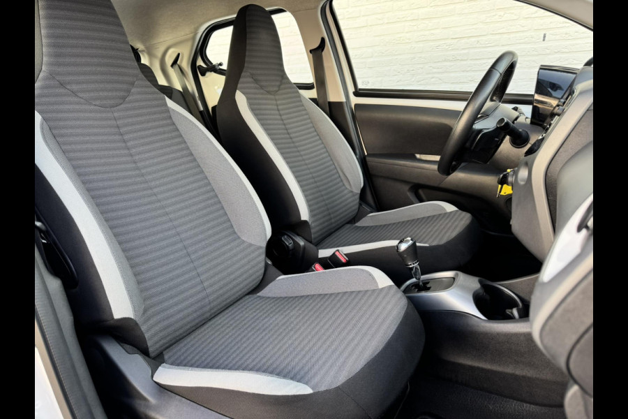 Toyota Aygo 1.0 VVT-i x-play Airco Achteruitrijcamera Apple Carplay / Android Auto Elektrisch bedienbare ramen