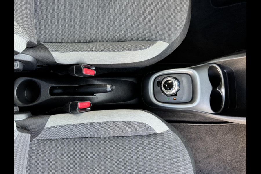 Toyota Aygo 1.0 VVT-i x-play Airco Achteruitrijcamera Apple Carplay / Android Auto Elektrisch bedienbare ramen