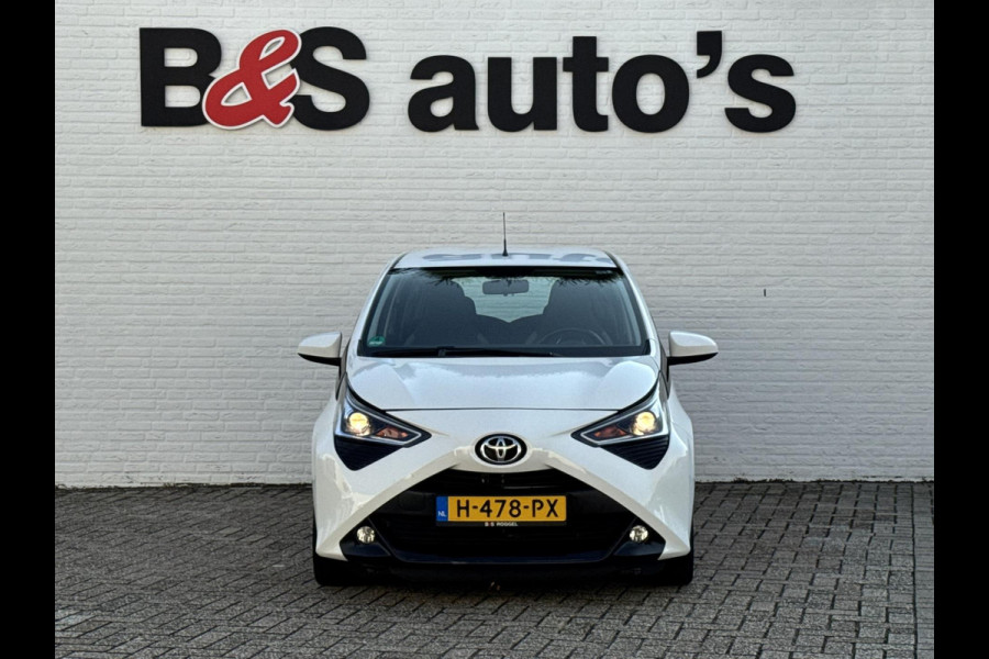 Toyota Aygo 1.0 VVT-i x-play Airco Achteruitrijcamera Apple Carplay / Android Auto Elektrisch bedienbare ramen