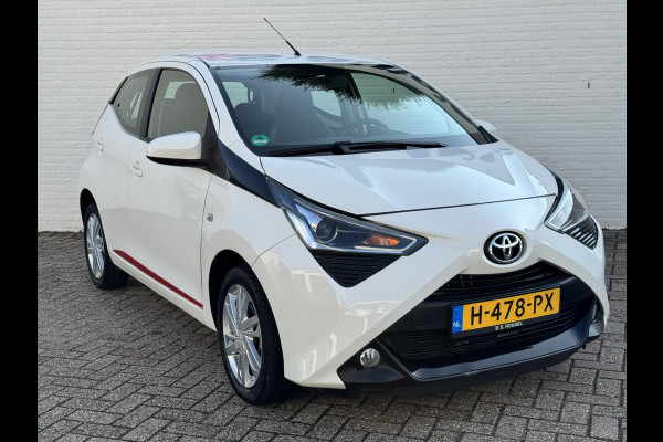 Toyota Aygo 1.0 VVT-i x-play Airco Achteruitrijcamera Apple Carplay / Android Auto Elektrisch bedienbare ramen