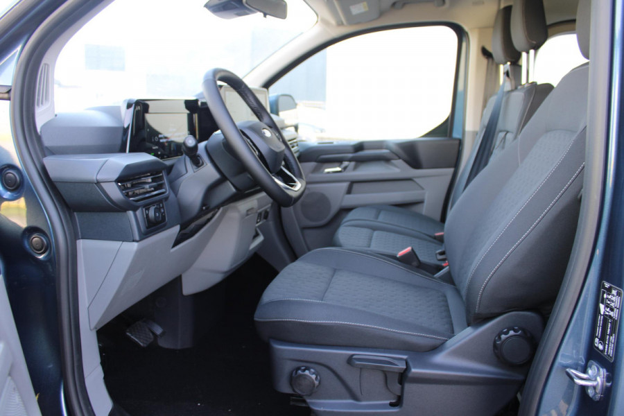 Ford Transit Custom 340 2.5 PHEV L2H1 Limited 233pk | Incl. BTW/BPM | Kombi | Dubbele zijschuifdeur | Privacy Glass | Inklapbare trekhaak | 17 inch lichtmetalen velgen | Driver Assistance Pack Premium | Verwarmbaar stuurwiel