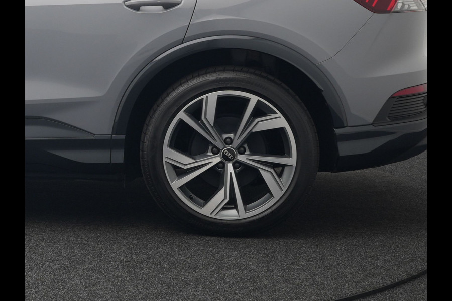 Audi Q4 e-tron Sportback 35 2 x S Line 170pk Dealer O.H INCL BTW | Lederen Sportstoelen | 20"L.M | Apple Carplay | Black Optic | Sfeerverlichting | Virtual |