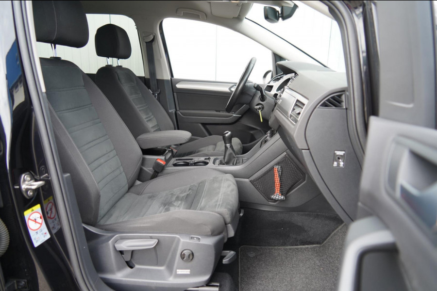 Volkswagen Touran 1.4 TSI Comfortline Business 7p / Navigatie / Camera / Trekhaak / 111dkm NAP / 2e Eigenaar