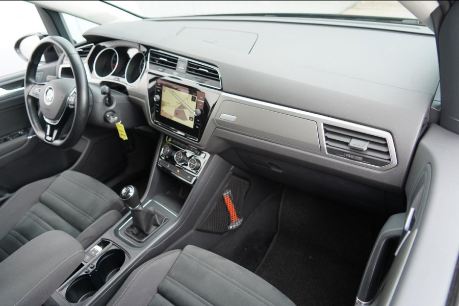 Volkswagen Touran 1.4 TSI Comfortline Business 7p / Navigatie / Camera / Trekhaak / 111dkm NAP / 2e Eigenaar