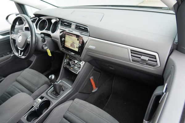 Volkswagen Touran 1.4 TSI Comfortline Business 7p / Navigatie / Camera / Trekhaak / 111dkm NAP / 2e Eigenaar