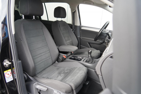Volkswagen Touran 1.4 TSI Comfortline Business 7p / Navigatie / Camera / Trekhaak / 111dkm NAP / 2e Eigenaar