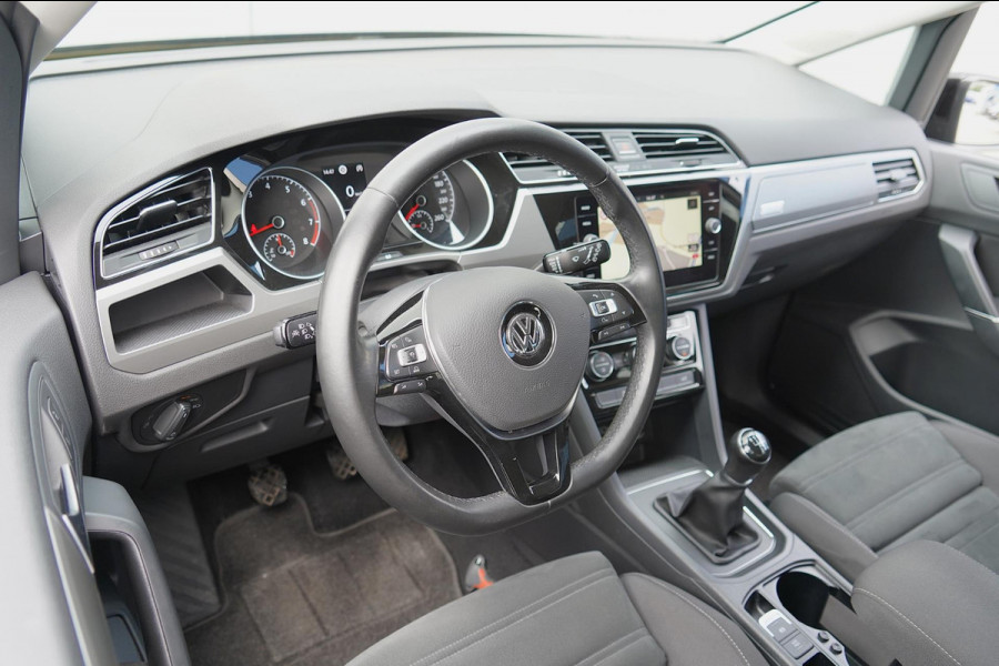 Volkswagen Touran 1.4 TSI Comfortline Business 7p / Navigatie / Camera / Trekhaak / 111dkm NAP / 2e Eigenaar