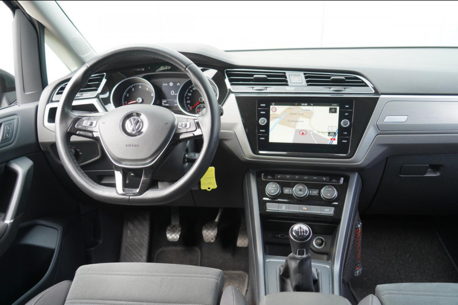 Volkswagen Touran 1.4 TSI Comfortline Business 7p / Navigatie / Camera / Trekhaak / 111dkm NAP / 2e Eigenaar