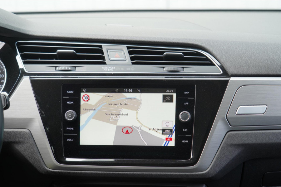 Volkswagen Touran 1.4 TSI Comfortline Business 7p / Navigatie / Camera / Trekhaak / 111dkm NAP / 2e Eigenaar