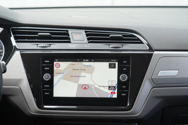 Volkswagen Touran 1.4 TSI Comfortline Business 7p / Navigatie / Camera / Trekhaak / 111dkm NAP / 2e Eigenaar