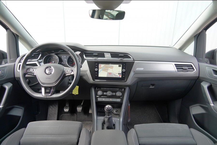 Volkswagen Touran 1.4 TSI Comfortline Business 7p / Navigatie / Camera / Trekhaak / 111dkm NAP / 2e Eigenaar