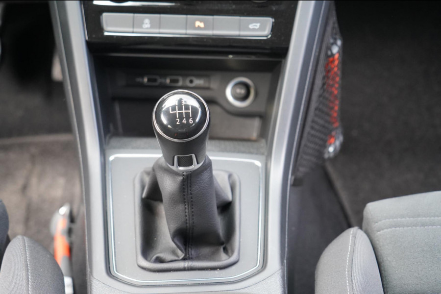 Volkswagen Touran 1.4 TSI Comfortline Business 7p / Navigatie / Camera / Trekhaak / 111dkm NAP / 2e Eigenaar