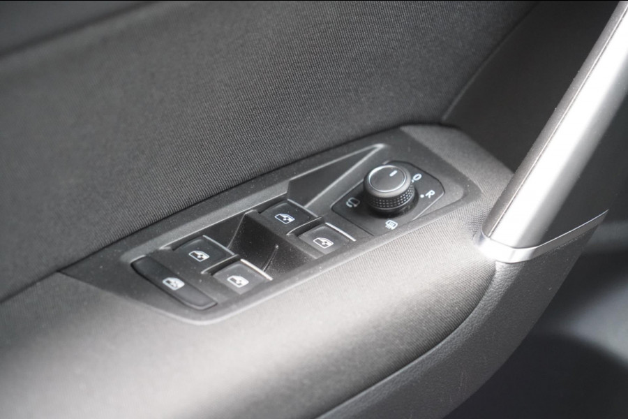 Volkswagen Touran 1.4 TSI Comfortline Business 7p / Navigatie / Camera / Trekhaak / 111dkm NAP / 2e Eigenaar