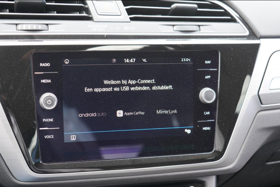 Volkswagen Touran 1.4 TSI Comfortline Business 7p / Navigatie / Camera / Trekhaak / 111dkm NAP / 2e Eigenaar