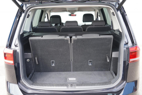Volkswagen Touran 1.4 TSI Comfortline Business 7p / Navigatie / Camera / Trekhaak / 111dkm NAP / 2e Eigenaar