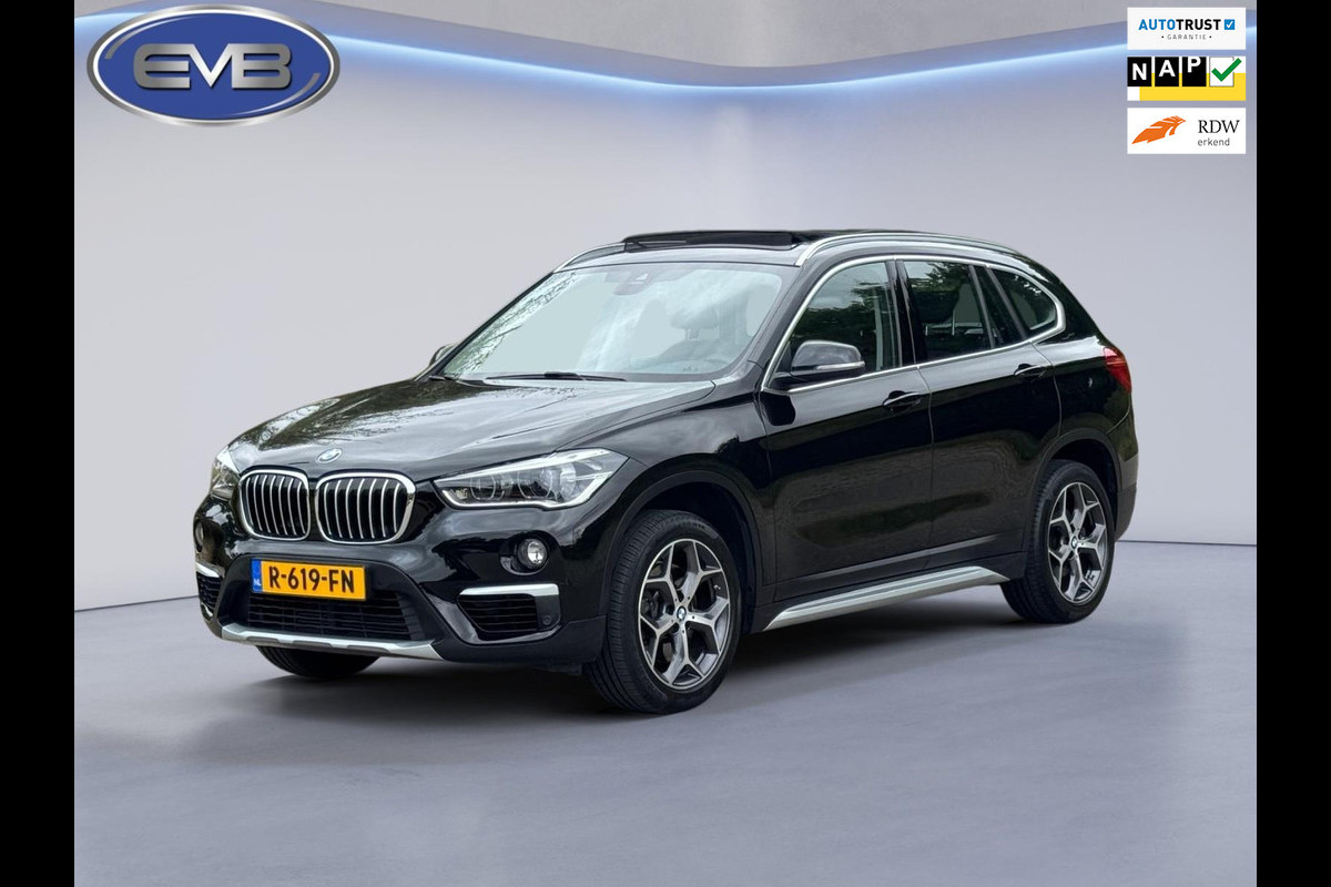 BMW X1 SDrive20i 192 pk High Executive, panoramadak, trekhaak, 1/2 lederen sportinterieur